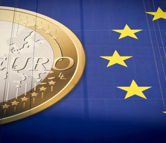 Polonia nu adera la o zona euro care se prabuseste