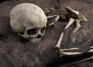 Un mormant in varsta de 78.000 de ani al unui copil marcheaza cea mai veche inmormantare umana din Africa
