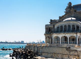 Petrece o vară incendiară pe țărmul românesc