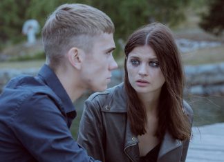 8 seriale psihologice tulburatoare (bazate pe carti) de urmarit pe Netflix