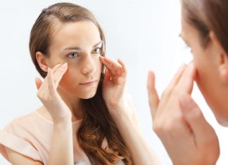 Te-ai trezit cu o fata umflata? Iata ce incearca corpul tau sa-ti spuna