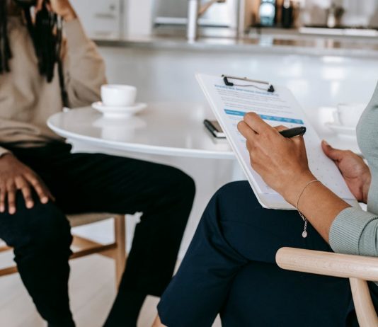 De la dosarul cu șină la cloud: cum rescrie digitalizarea regulile în HR