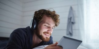 Cum își petrec oamenii timpul liber în era digitală: rolul platformelor de divertisment online în lifestyle-ul modern