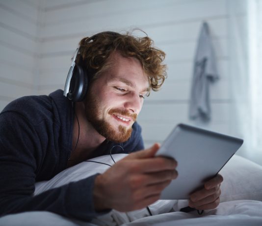 Cum își petrec oamenii timpul liber în era digitală: rolul platformelor de divertisment online în lifestyle-ul modern