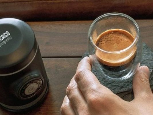 Cum transformă noile aparate de cafea portabile ritualul dimineților tale în vacanță
