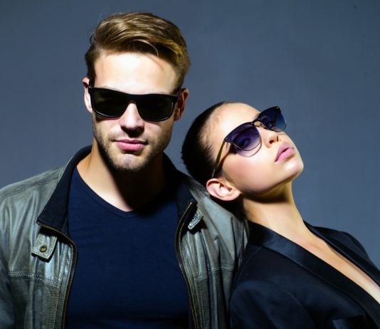 Ochelari de soare cu rame metalice vs rame din plastic: Ce să alegi?