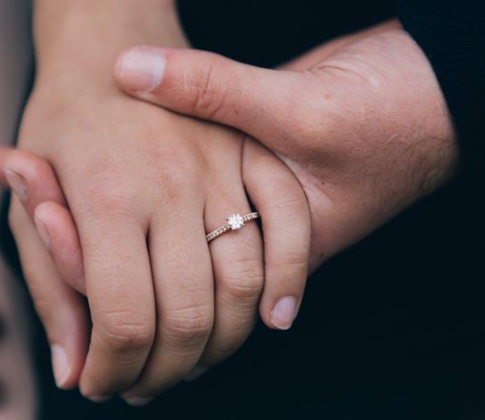 Pentru o propunere de logodnă în 2026, ce model de inel de logodnă ar fi mai potrivit să aleg între solitaire, baguette și pave? TOP 7 stiluri care merită atenția ta