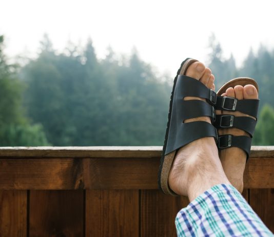 Design practic – de ce papuci bărbați sunt esențiali vara