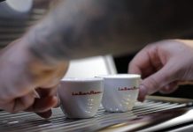 Espressor manual vs automat: ce câștigă și ce pierde barista în funcție de echipament