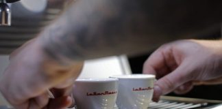 Espressor manual vs automat: ce câștigă și ce pierde barista în funcție de echipament