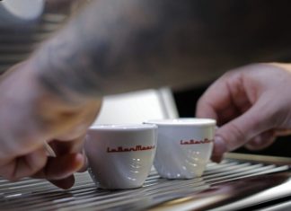 Espressor manual vs automat: ce câștigă și ce pierde barista în funcție de echipament
