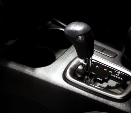 Mitul uleiului „lifetime” la cutia automată: de ce poate deveni costisitor